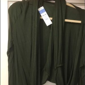 Agnes & Dora wrap top nwt green large